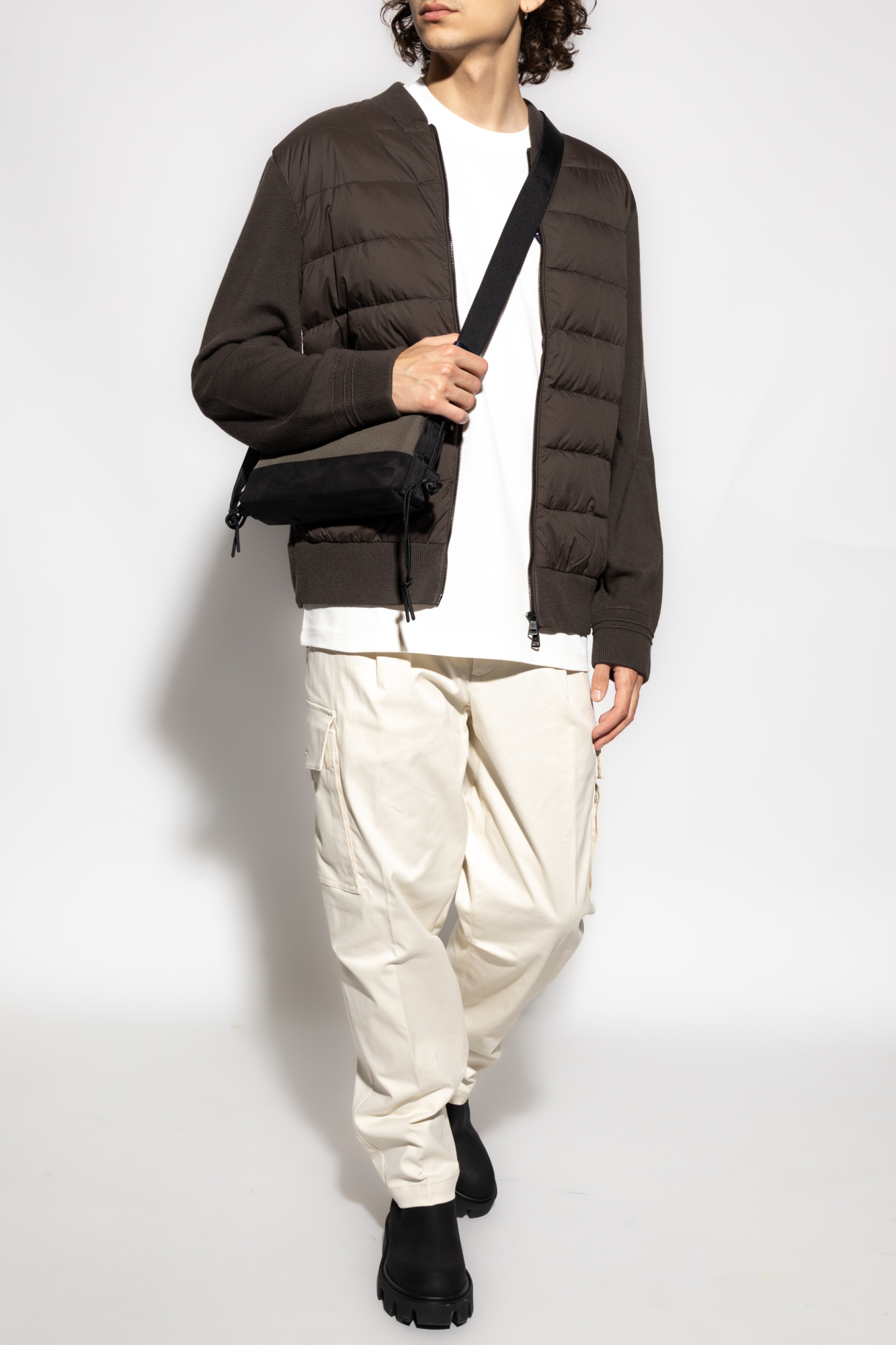 MONCLER ロコハッチニットハラクラハ 3G00037M1172 034 White T-shirt with patches Moncler - Vitkac GB